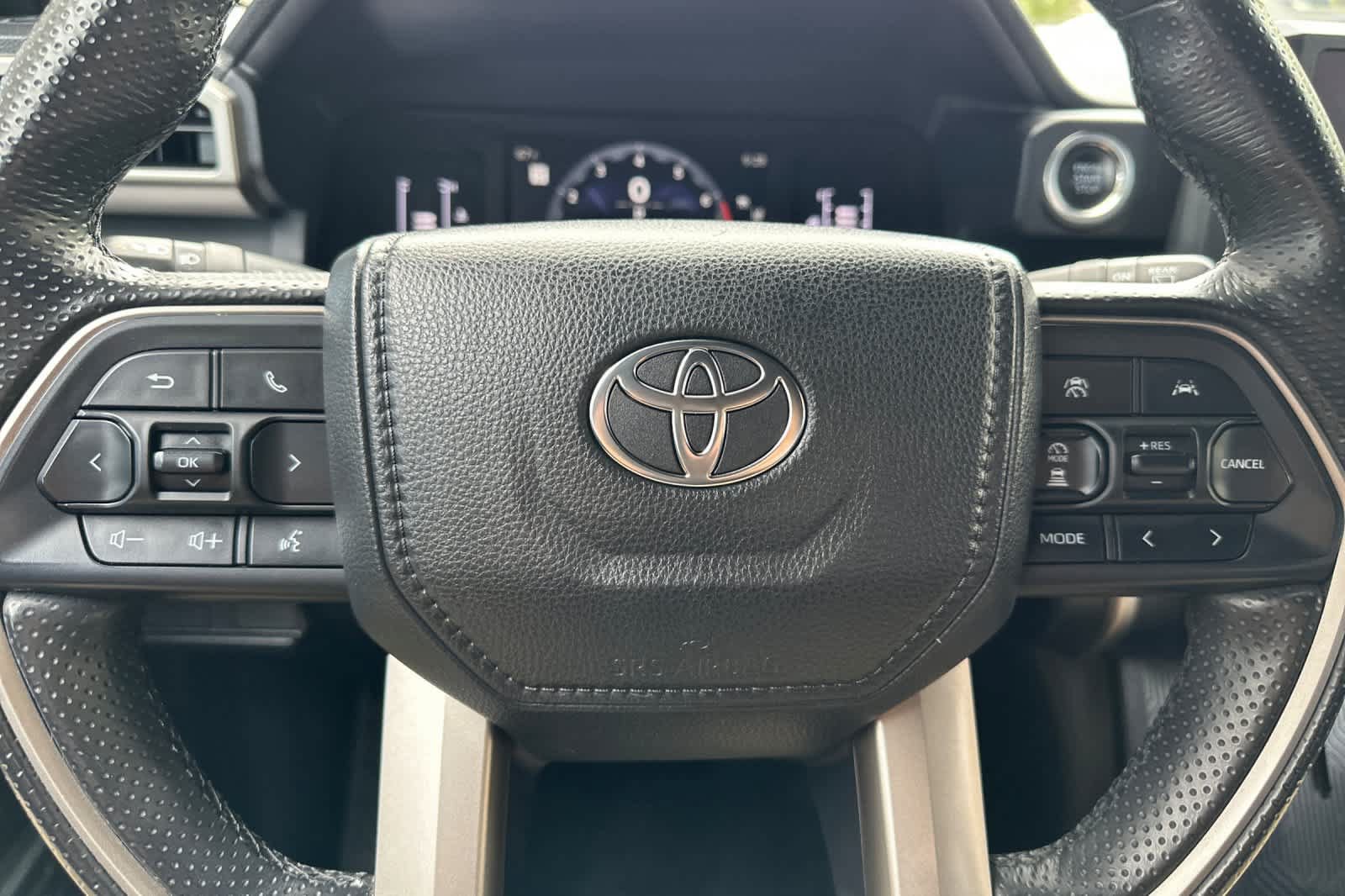 Used 2025 Toyota 4Runner SR5 AWD/4WD image 23