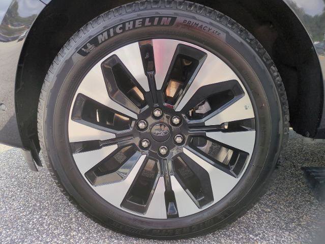 Certified 2025 Ford Expedition Max Platinum w/ Driver's Package AWD/4WD image 25