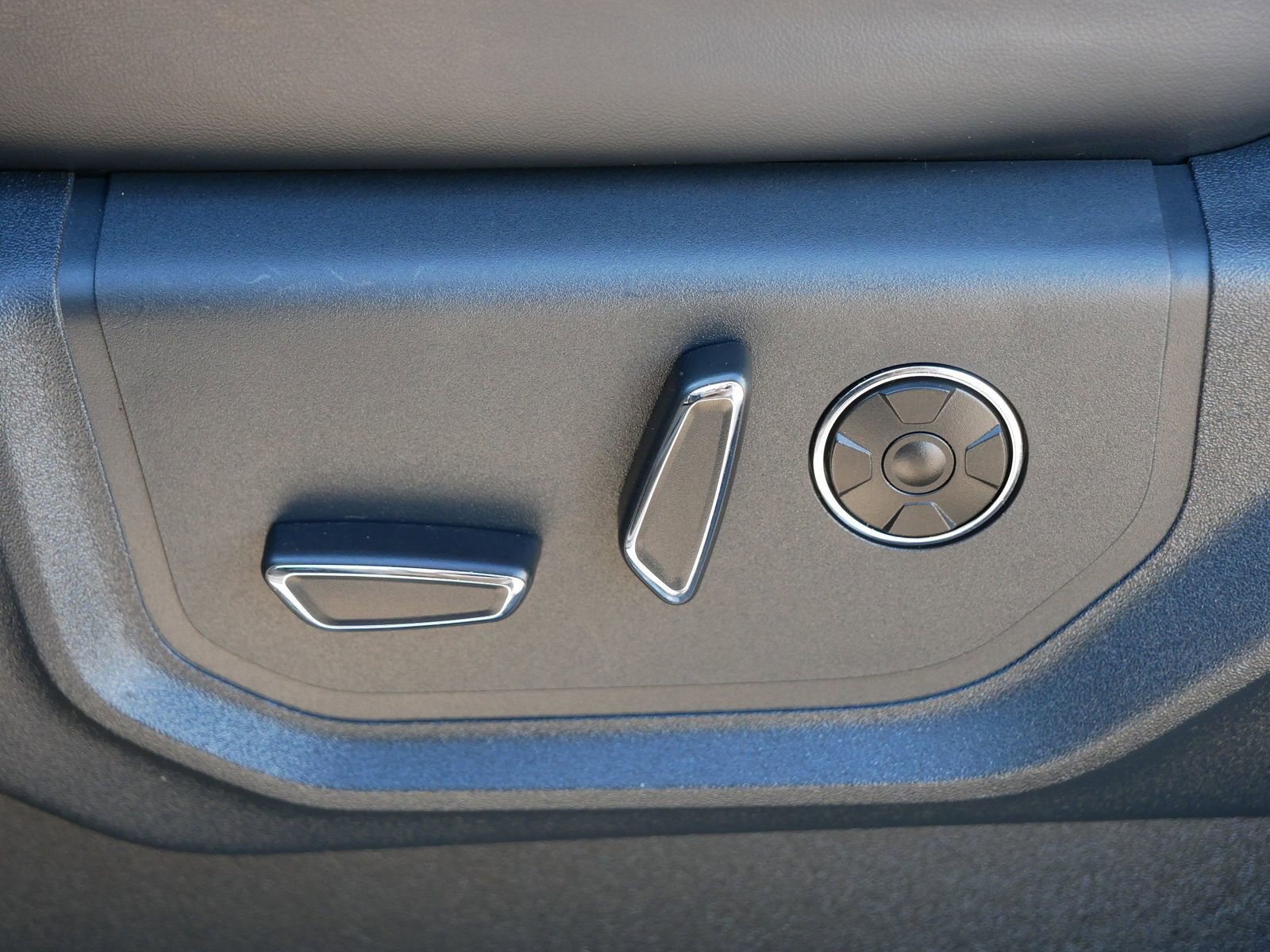 Certified 2022 Ford F250 Platinum w/ FX4 Off-Road Package image 16