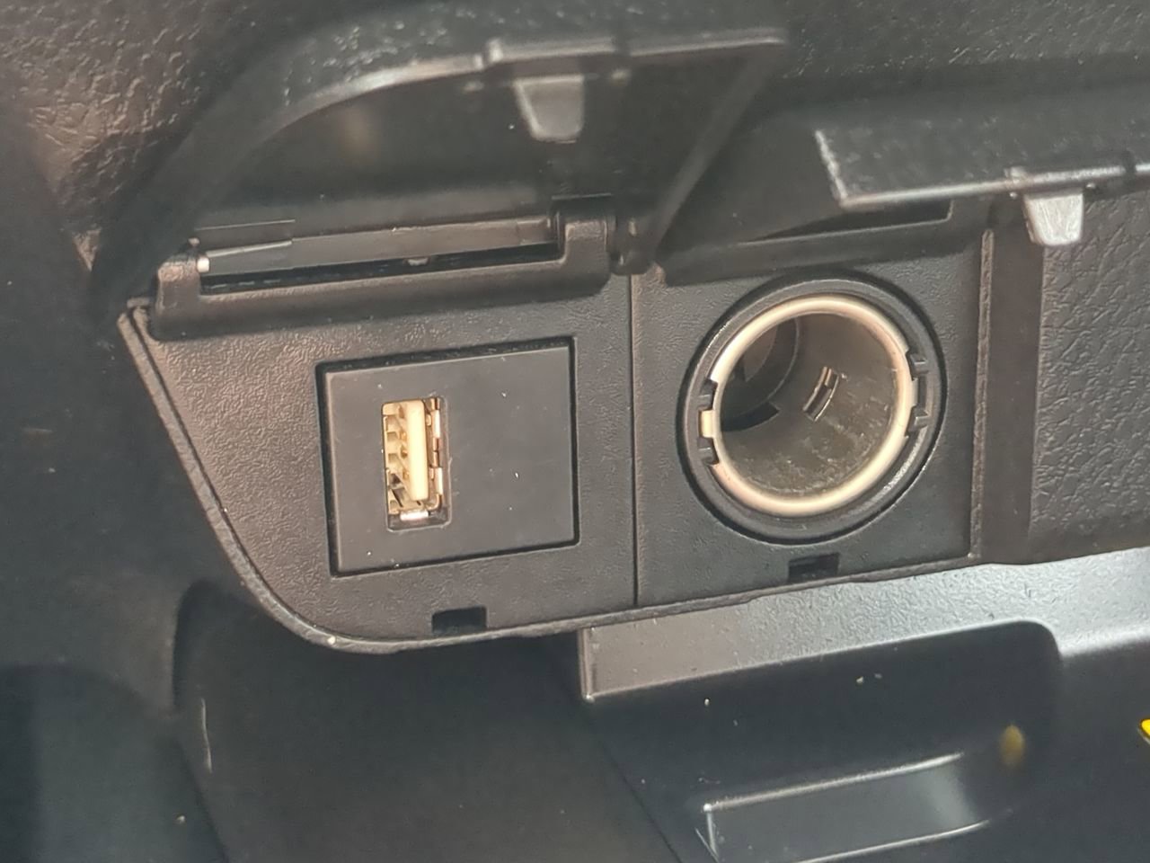 Used 2022 Toyota Camry XSE FWD image 19
