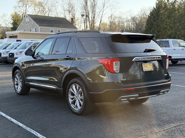 Certified 2022 Ford Explorer XLT w/ Equipment Group 202A AWD/4WD image 4