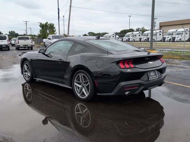 Certified 2024 Ford Mustang Coupe RWD image 5