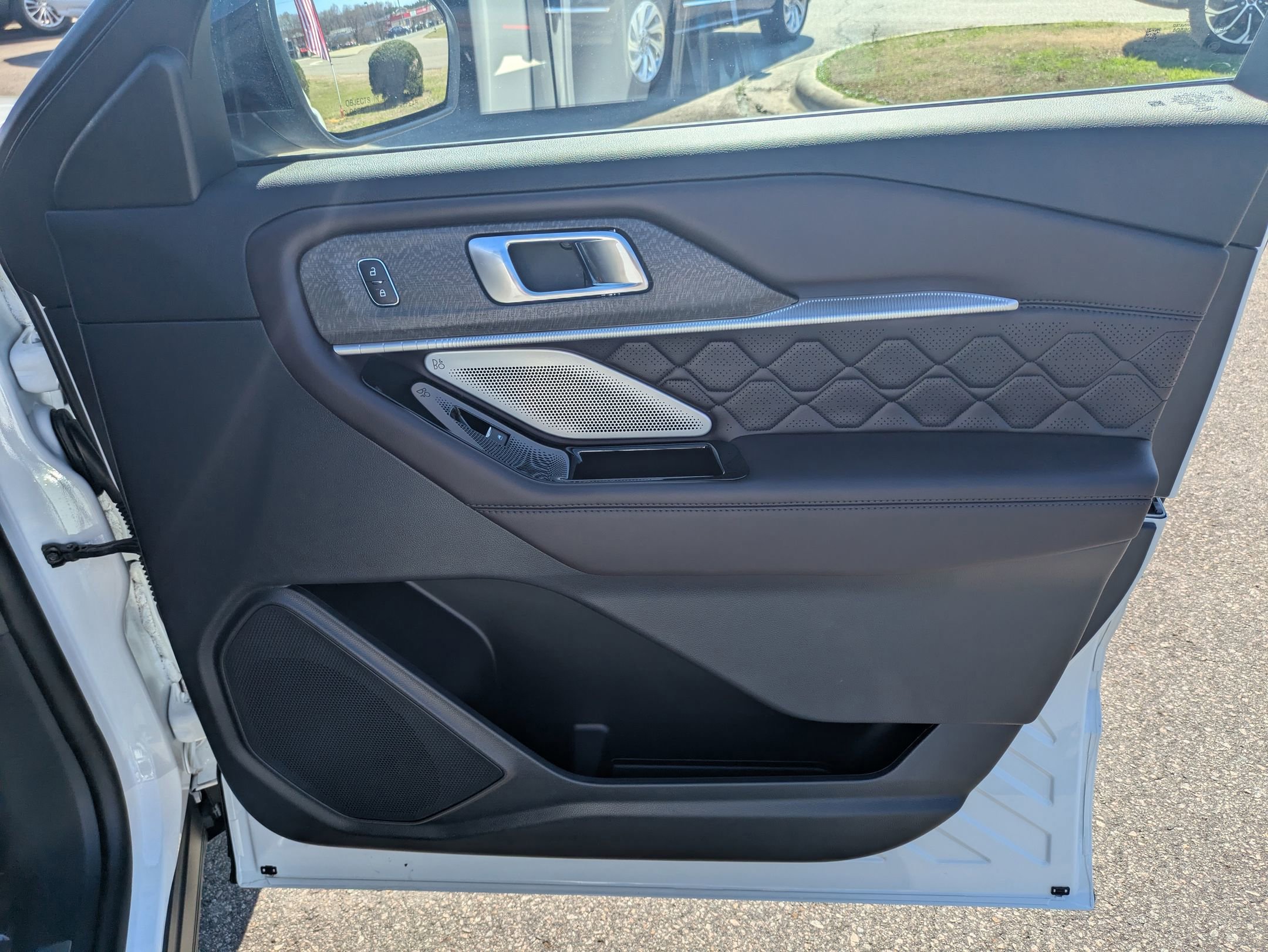 Certified 2025 Ford Explorer Platinum w/ Ultimate Package image 33