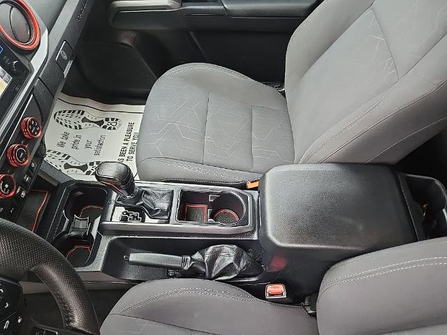 Used 2018 Toyota Tacoma TRD Sport w/ Technology Package image 18