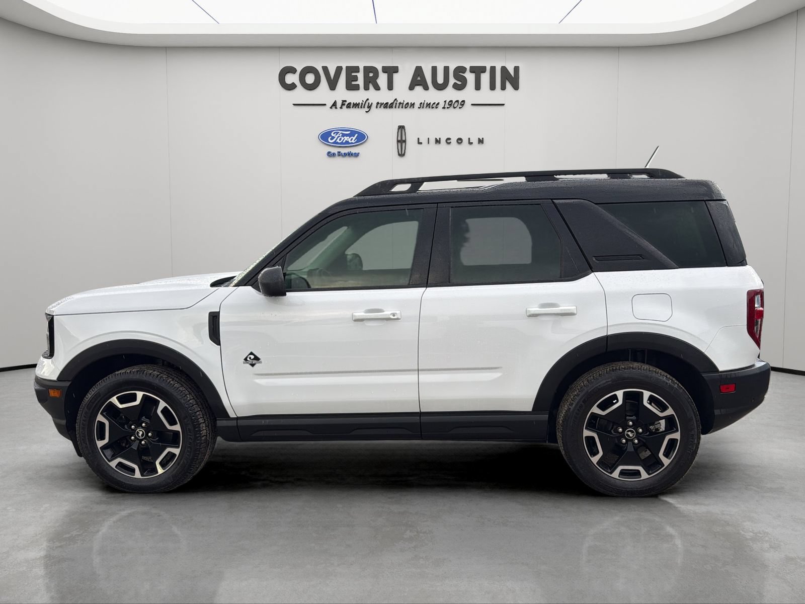 Certified 2022 Ford Bronco Sport Outer Banks AWD/4WD image 2