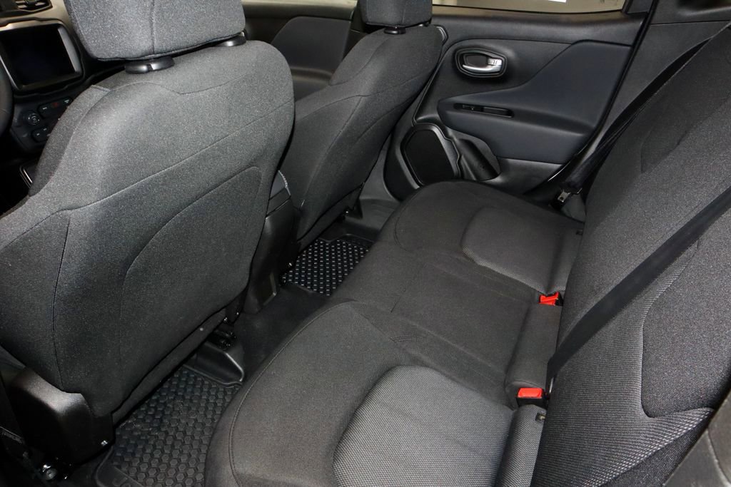 Used 2023 Jeep Renegade Latitude w/ Sun & Fun Group image 20