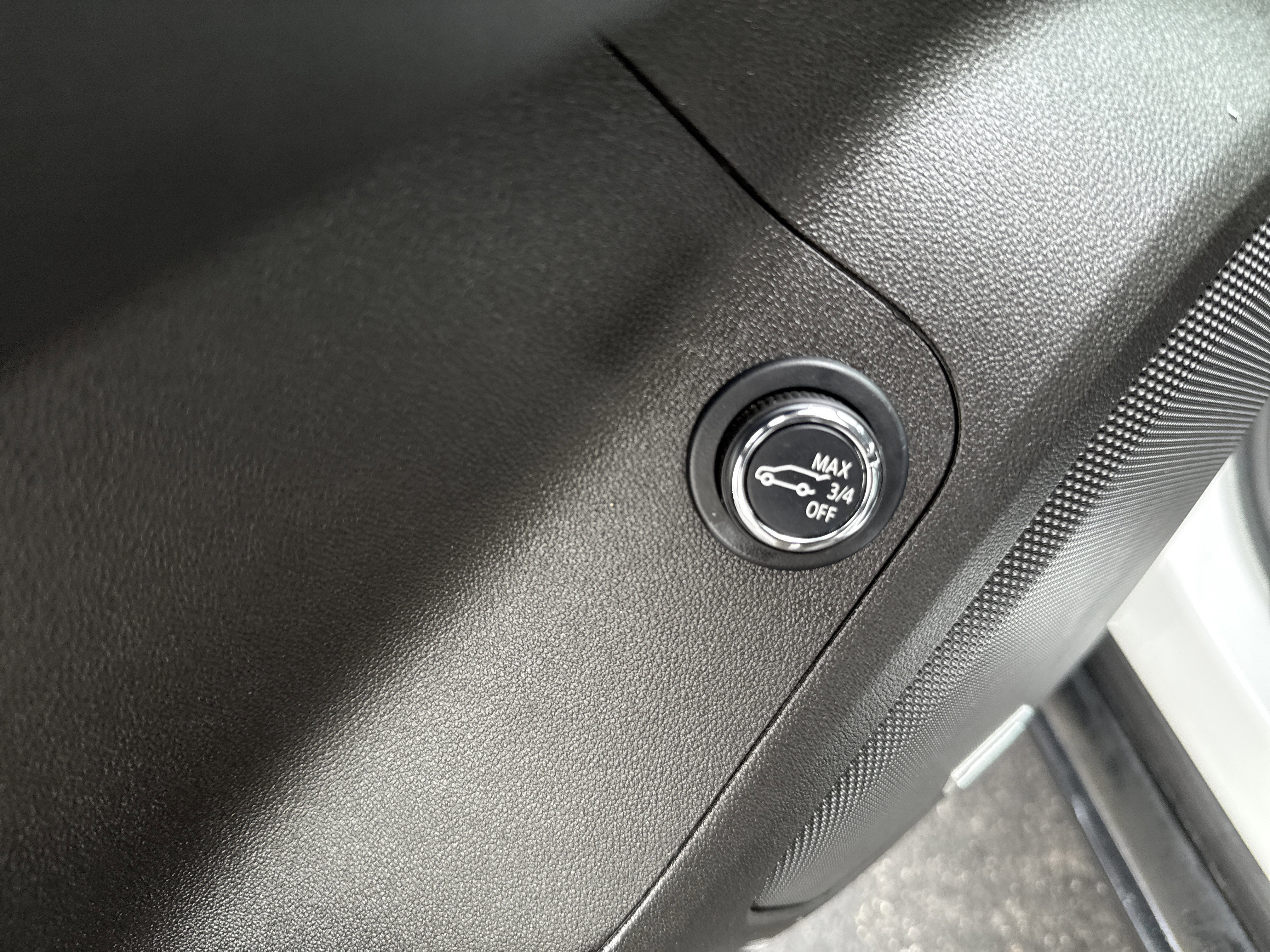 Used 2023 GMC Acadia AT4 w/ Technology Package image 15