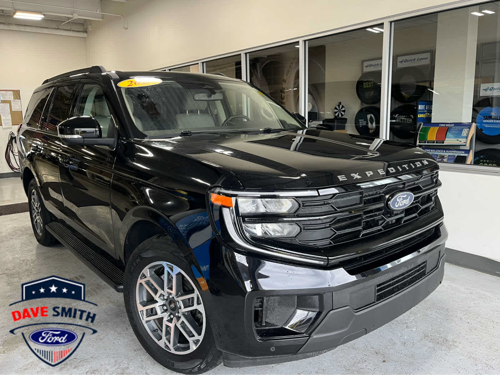 Certified 2025 Ford Expedition Active AWD/4WD image 3