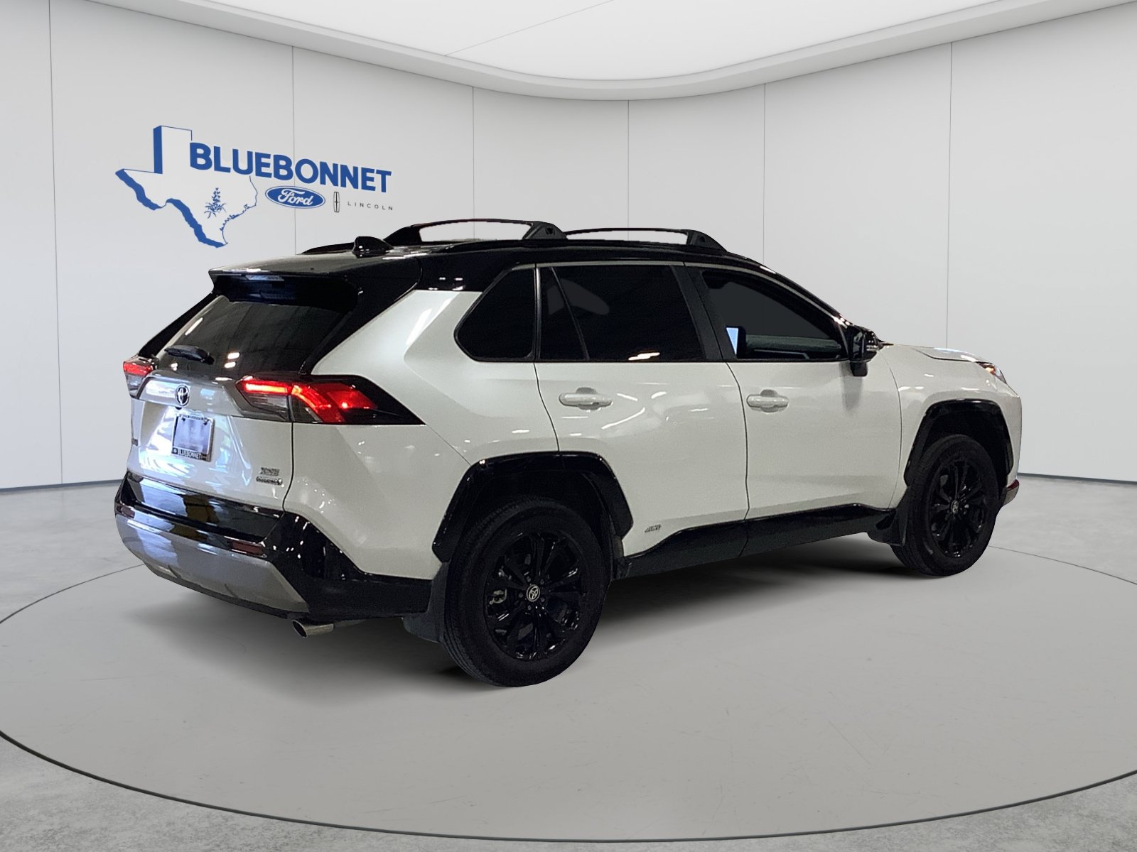 Used 2023 Toyota RAV4 XSE AWD/4WD image 4