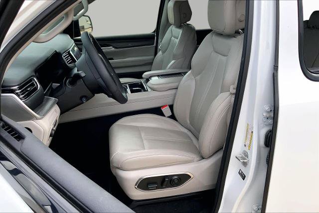 Used 2024 Jeep Wagoneer Series II w/ Flexible Seating Group AWD/4WD image 8