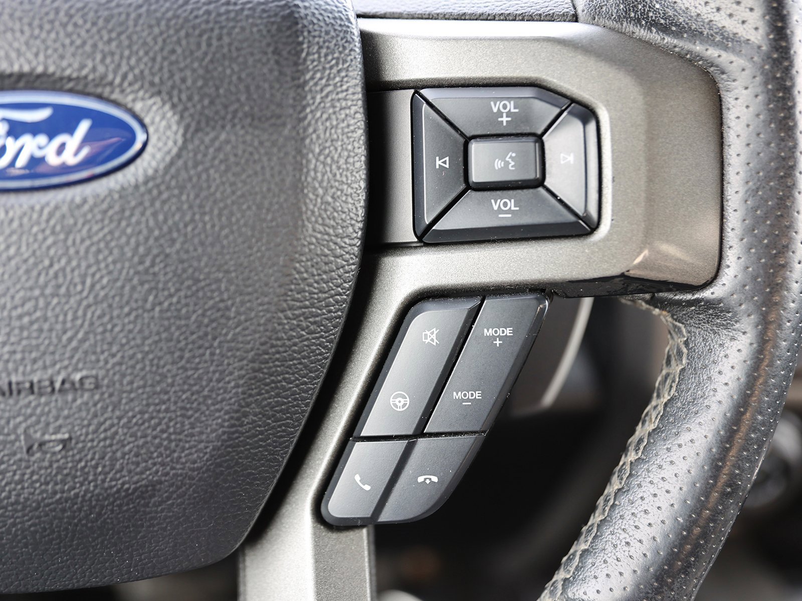 Certified 2020 Ford F150 Raptor w/ Equipment Group 802A Luxury image 48