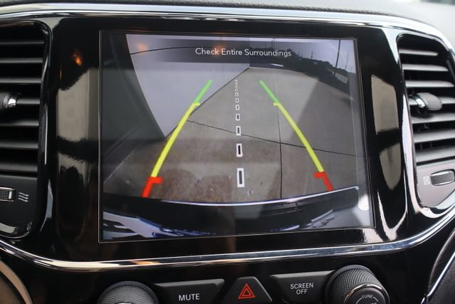 Used 2022 Jeep Grand Cherokee Limited w/ Tech Group AWD/4WD image 25
