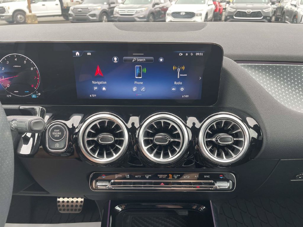 Used 2025 Mercedes-Benz GLA 250 image 21