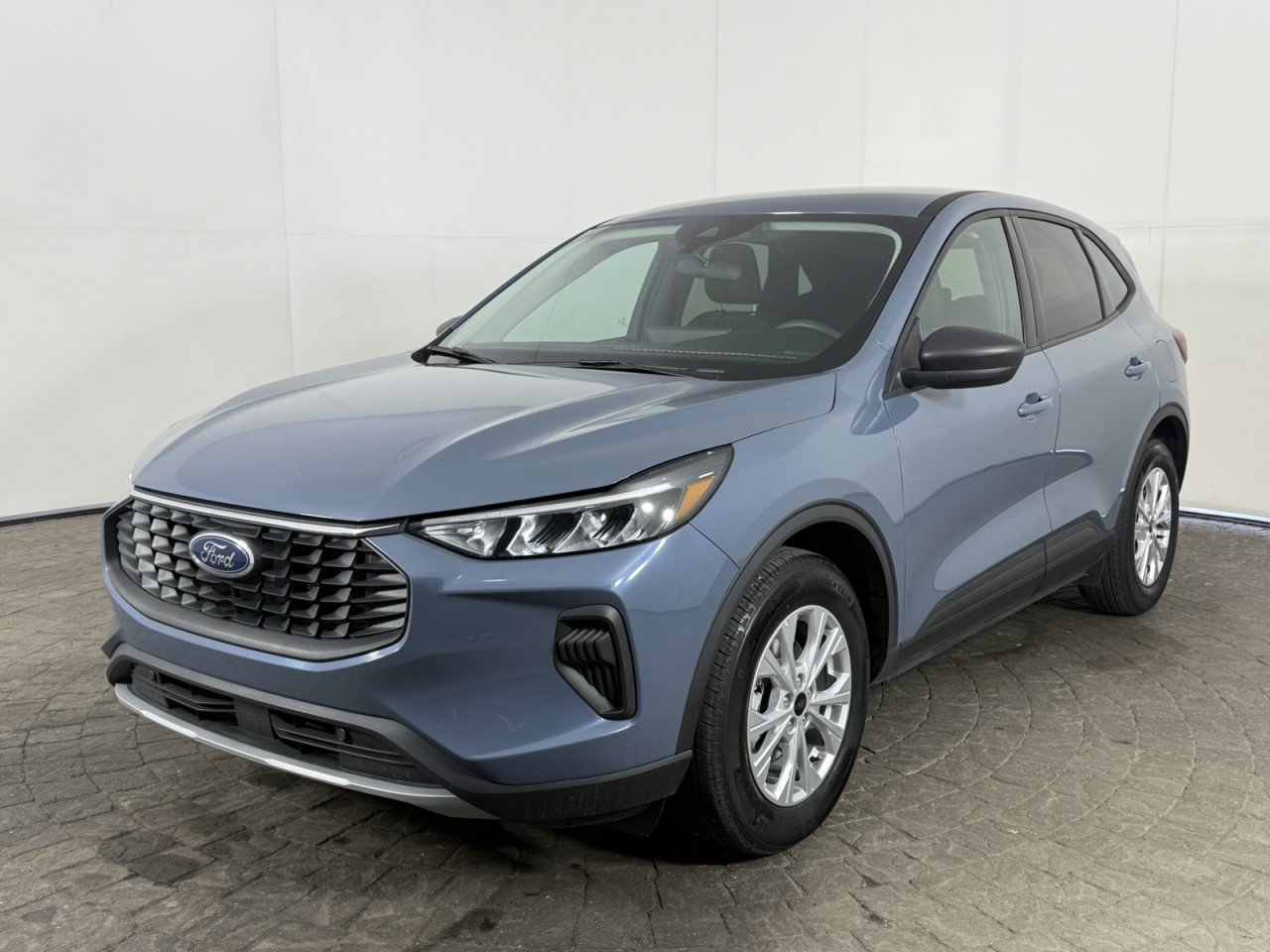 Certified 2025 Ford Escape Active w/ Tech Pack #1 FWD image 3