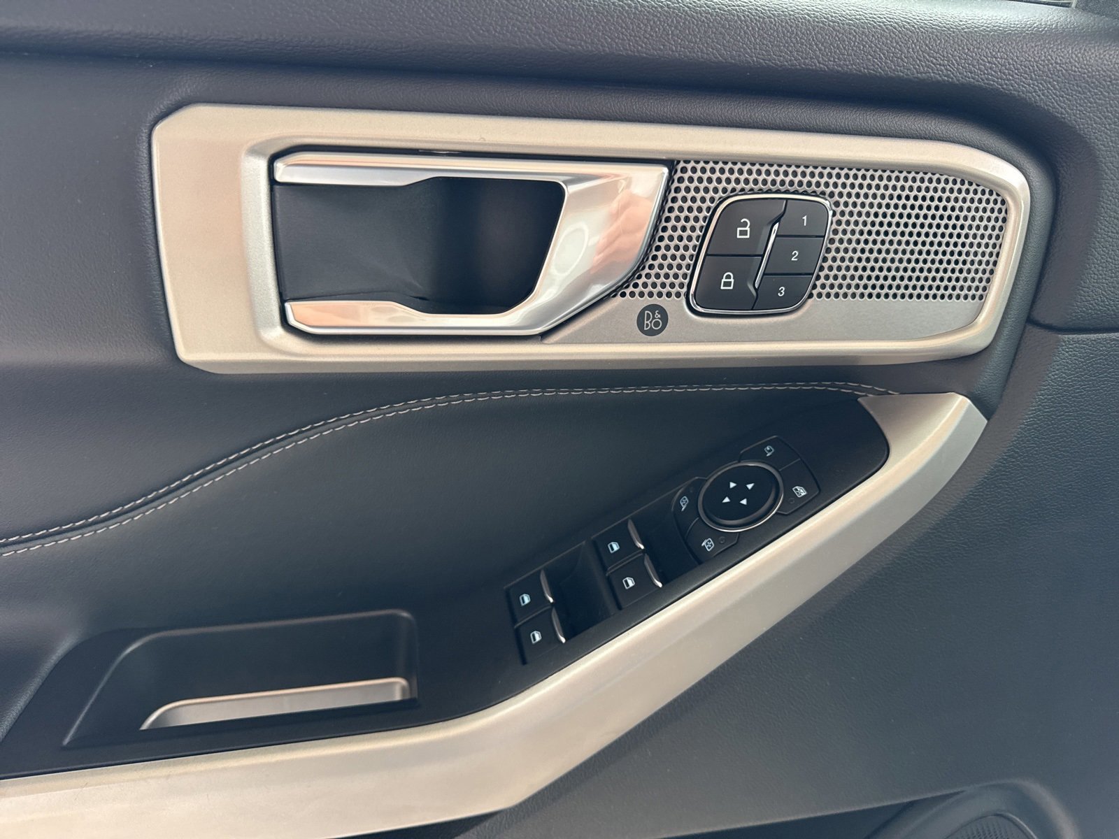 Certified 2022 Ford Explorer Limited w/ Equipment Group 301A image 22