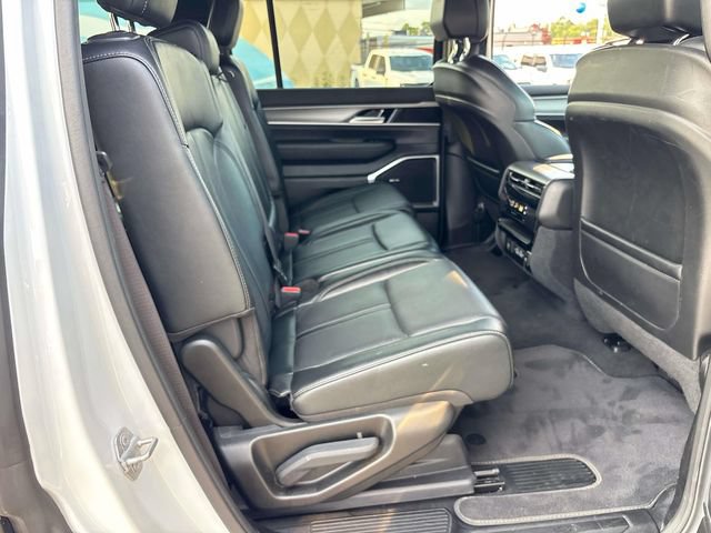 Used 2025 Jeep Wagoneer Series II w/ 8-Passenger Seating Package AWD/4WD image 19