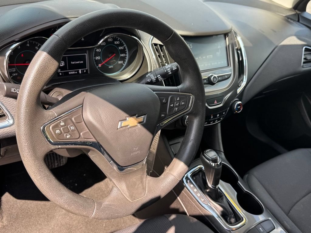 Used 2017 Chevrolet Cruze LT FWD image 26