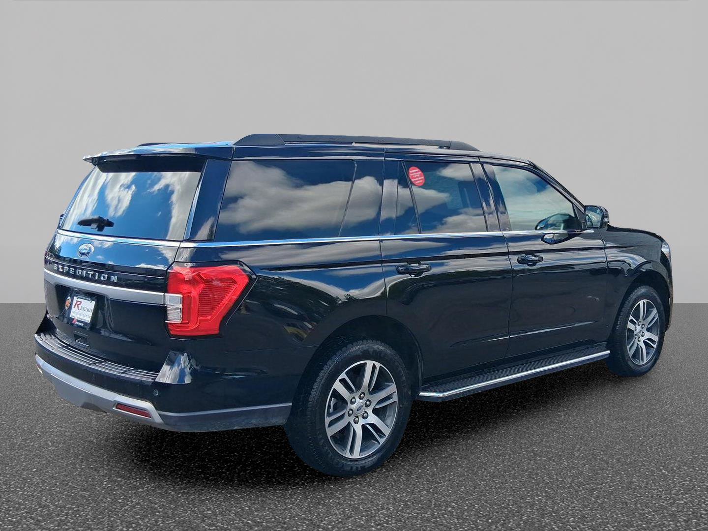 Certified 2023 Ford Expedition XLT RWD image 4