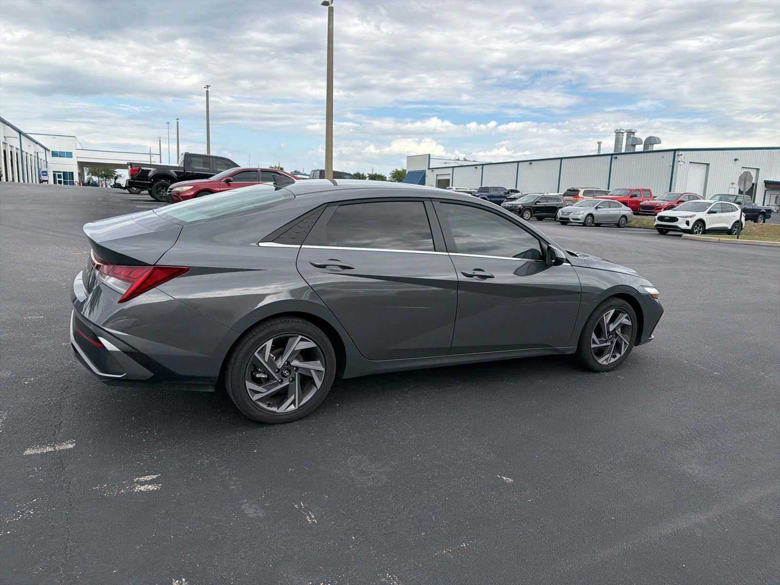 Used 2025 Hyundai Elantra SEL FWD image 5