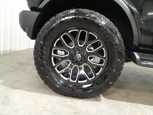 Certified 2025 Ford Bronco Outer Banks w/ Black Appearance Package AWD/4WD image 8