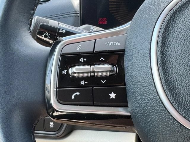 Used 2025 Kia Carnival EX FWD image 18