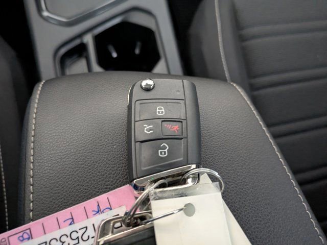 Used 2022 Volkswagen Tiguan S image 30