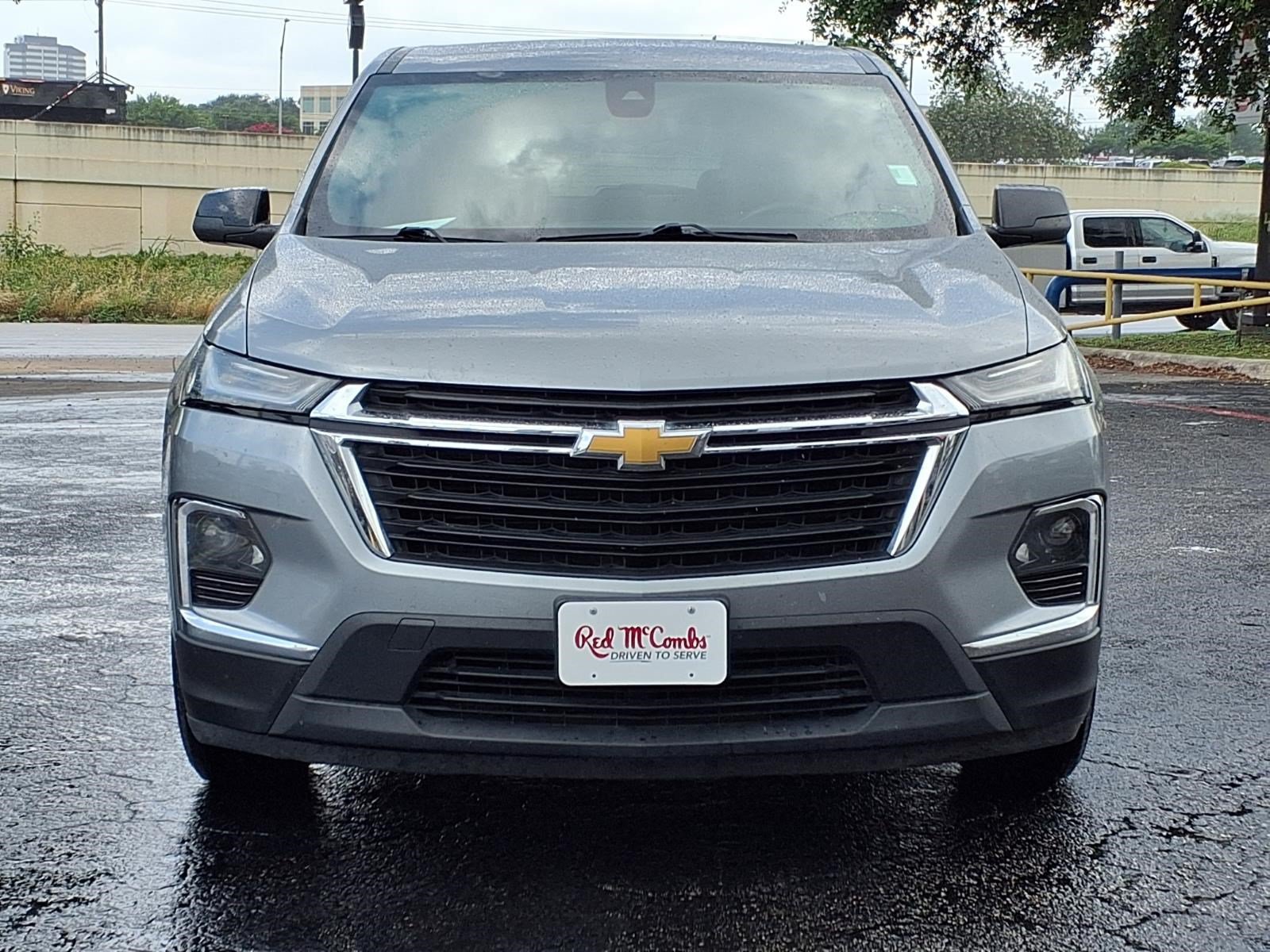 Used 2023 Chevrolet Traverse LS FWD image 2