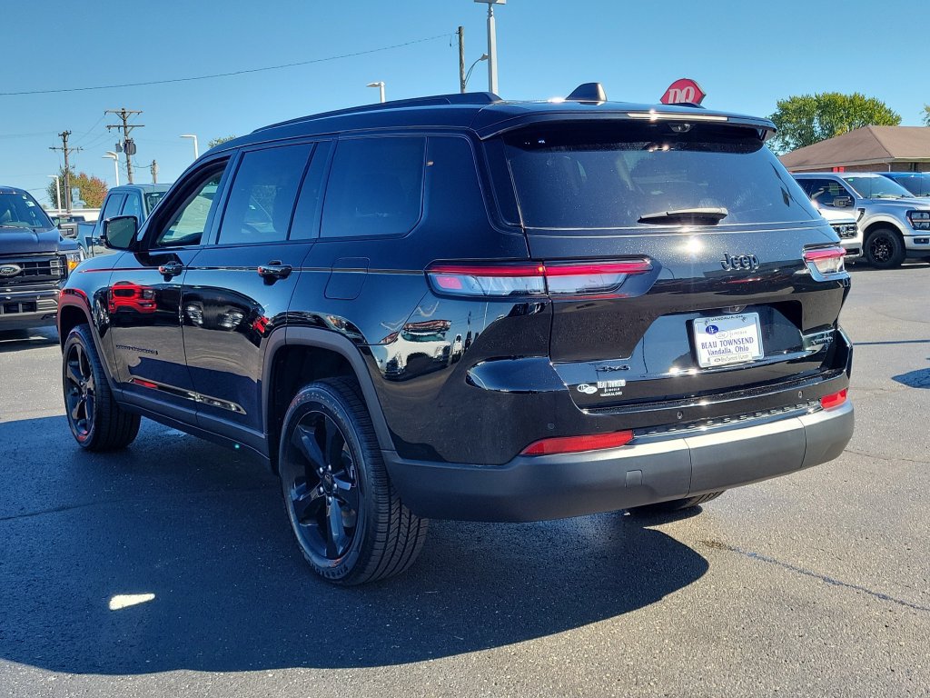 Used 2023 Jeep Grand Cherokee L Limited w/ Luxury Tech Group II AWD/4WD image 6