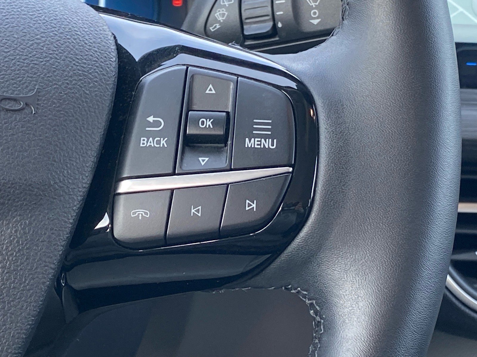 Certified 2025 Ford Escape Platinum w/ Premium Technology Package AWD/4WD image 10