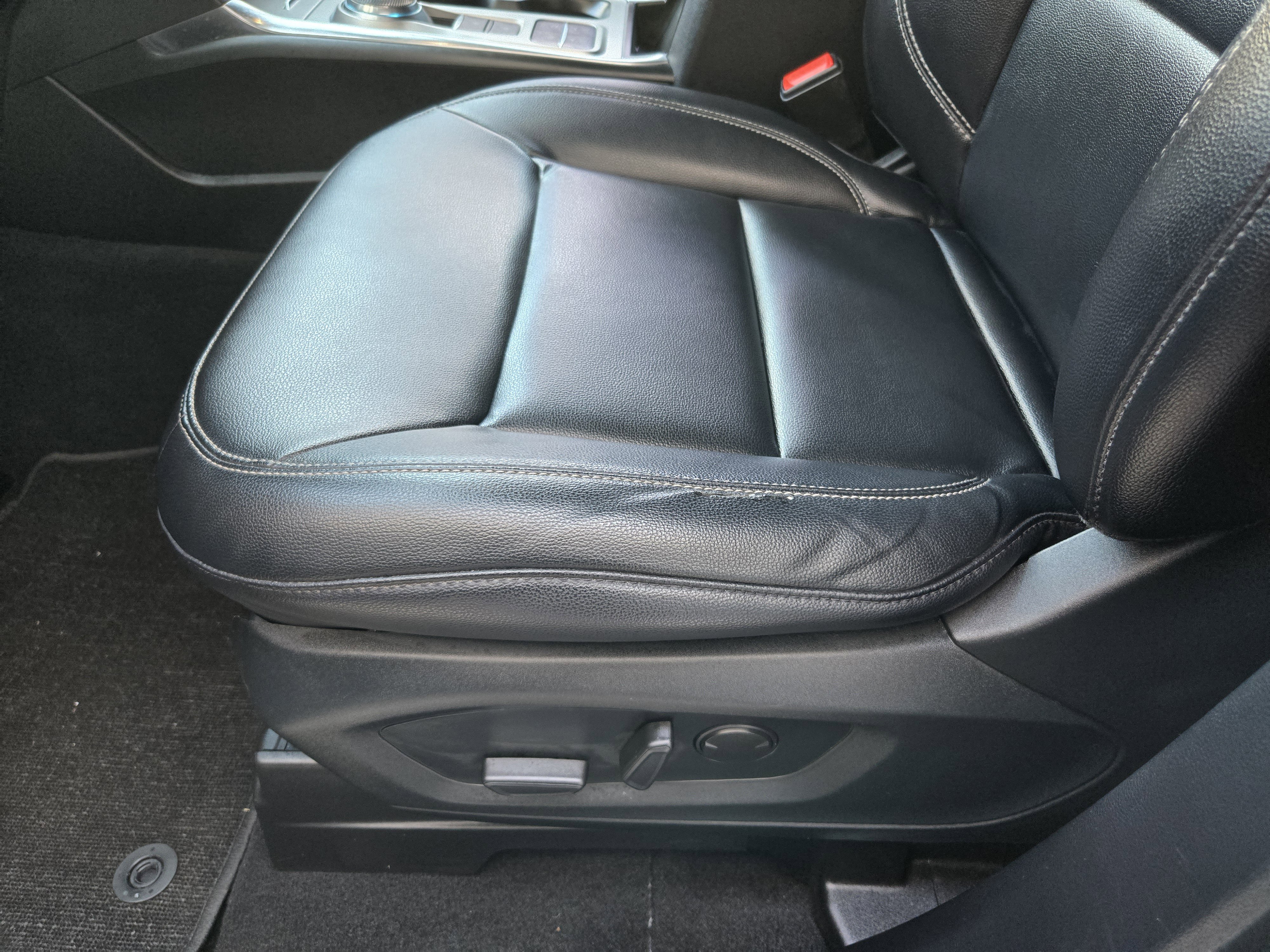 Certified 2020 Ford Explorer XLT w/ Equipment Group 202A image 17