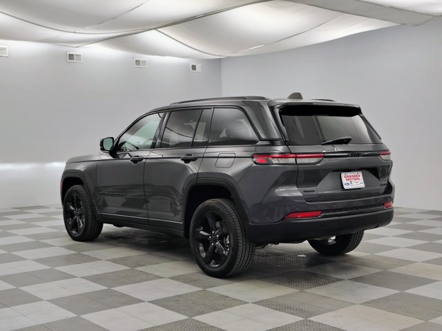 Used 2024 Jeep Grand Cherokee Limited w/ Black Appearance Package AWD/4WD image 9