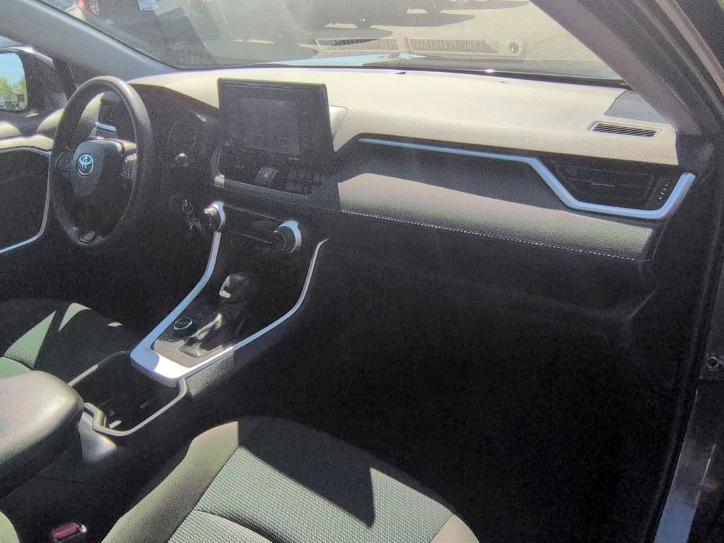 Used 2022 Toyota RAV4 LE AWD/4WD image 27