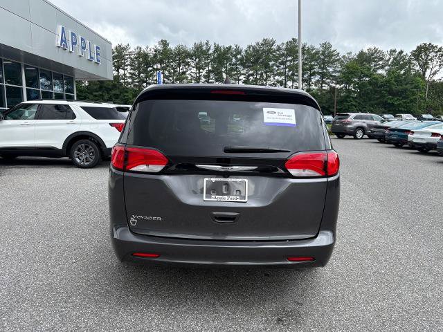 Used 2023 Chrysler Voyager LX FWD image 4