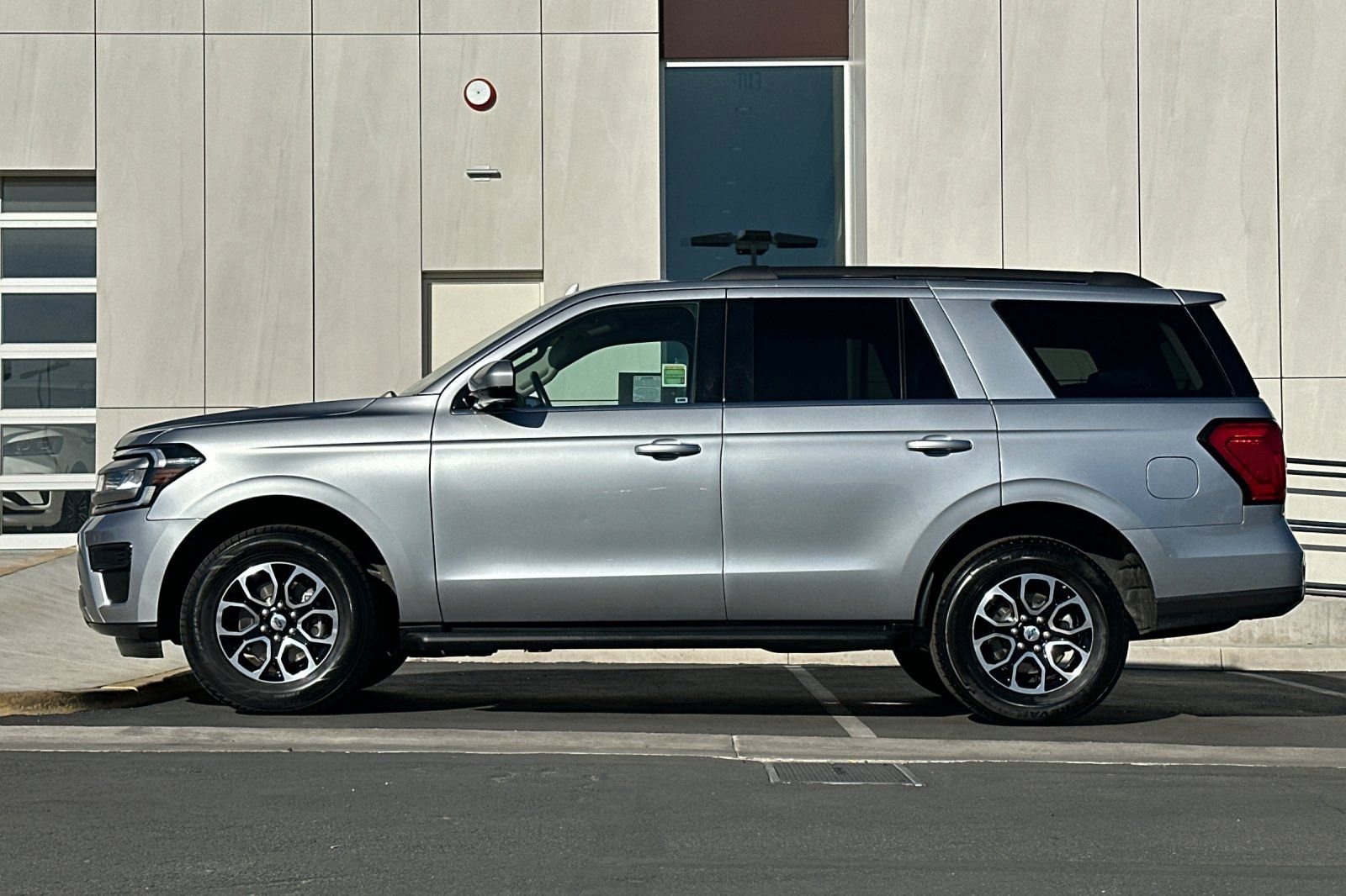 Certified 2024 Ford Expedition XLT image 6