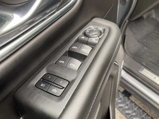 Used 2023 Chevrolet Tahoe Z71 w/ Luxury Package AWD/4WD image 19