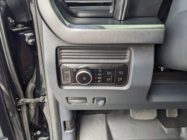Certified 2026 Ford F450 Platinum w/ FX4 Off-Road Package AWD/4WD image 31