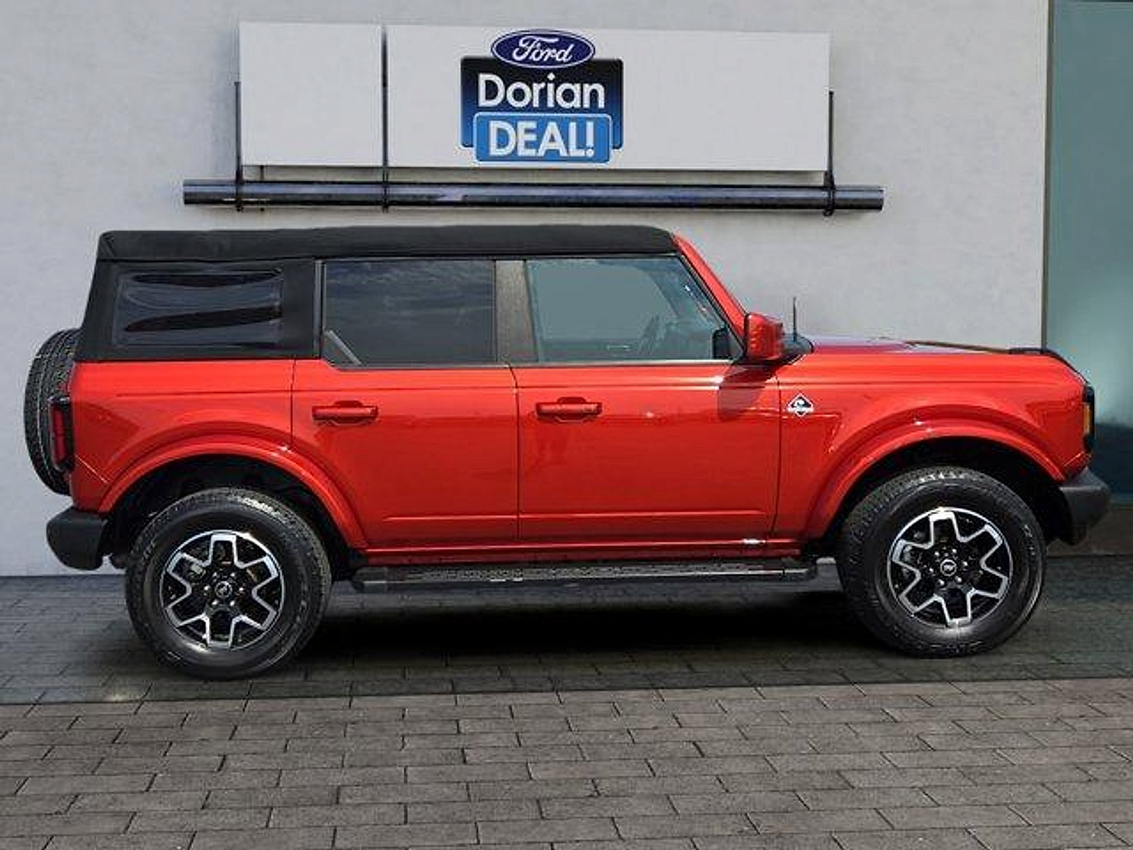Certified 2023 Ford Bronco Outer Banks AWD/4WD image 2