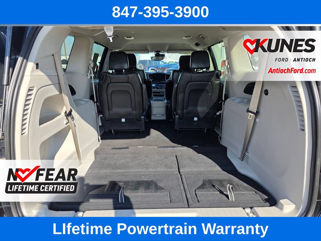Used 2024 Chrysler Pacifica Touring-L FWD image 36