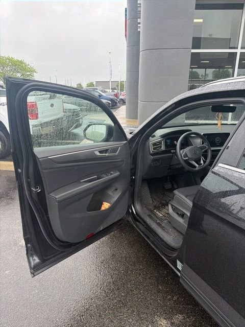 Used 2024 Volkswagen Atlas Cross Sport SE AWD/4WD image 9