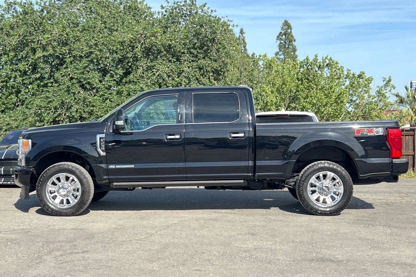 Certified 2022 Ford F250 Limited w/ FX4 Off-Road Package image 2