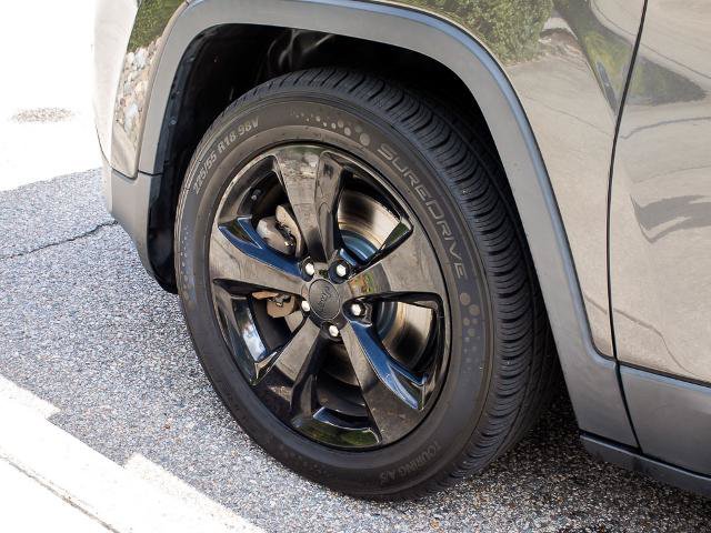 Used 2017 Jeep Cherokee Sport FWD image 5