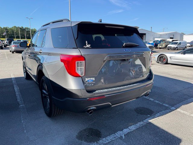 Certified 2022 Ford Explorer XLT w/ Equipment Group 202A AWD/4WD image 4