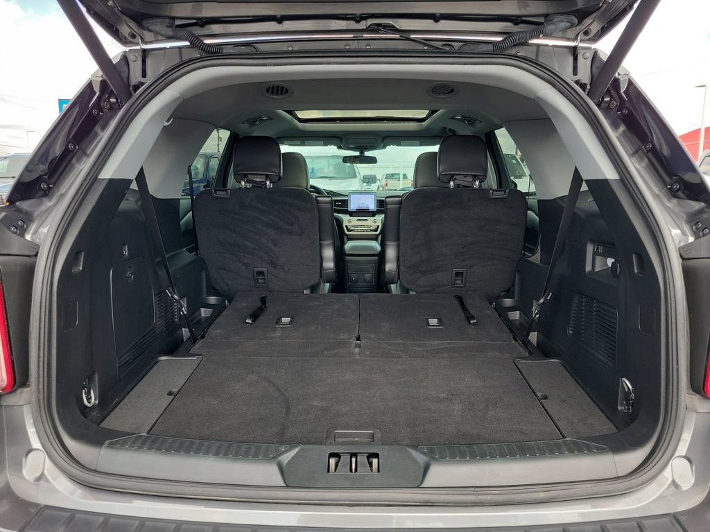 Certified 2023 Ford Explorer XLT w/ Equipment Group 202A AWD/4WD image 10