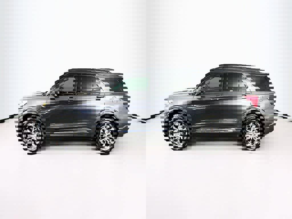 Certified 2020 Ford Explorer XLT w/ Equipment Group 202A image 2