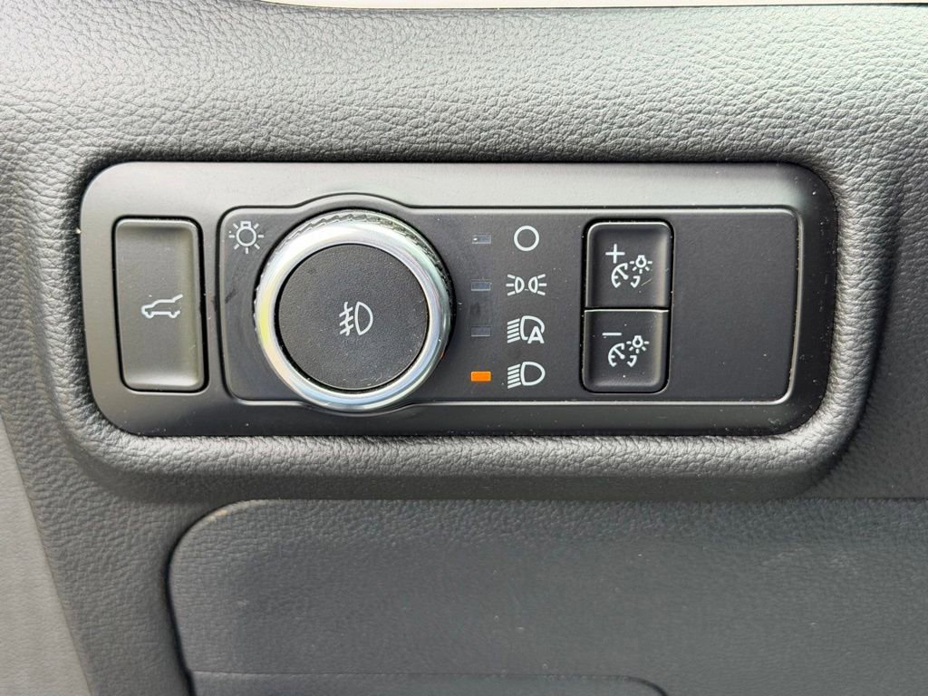 Certified 2023 Ford Explorer XLT w/ Equipment Group 202A AWD/4WD image 13