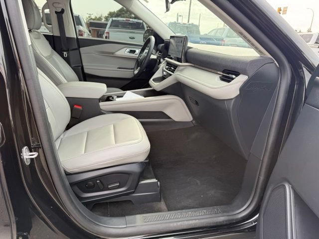 Certified 2025 Ford Explorer Active w/ Active Comfort Package AWD/4WD image 12