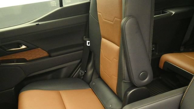 Used 2025 Lexus GX 550 w/ Accessory Package (2T) AWD/4WD image 17