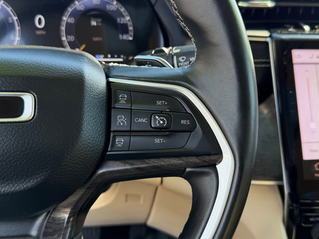 Used 2022 Jeep Grand Cherokee Limited image 23