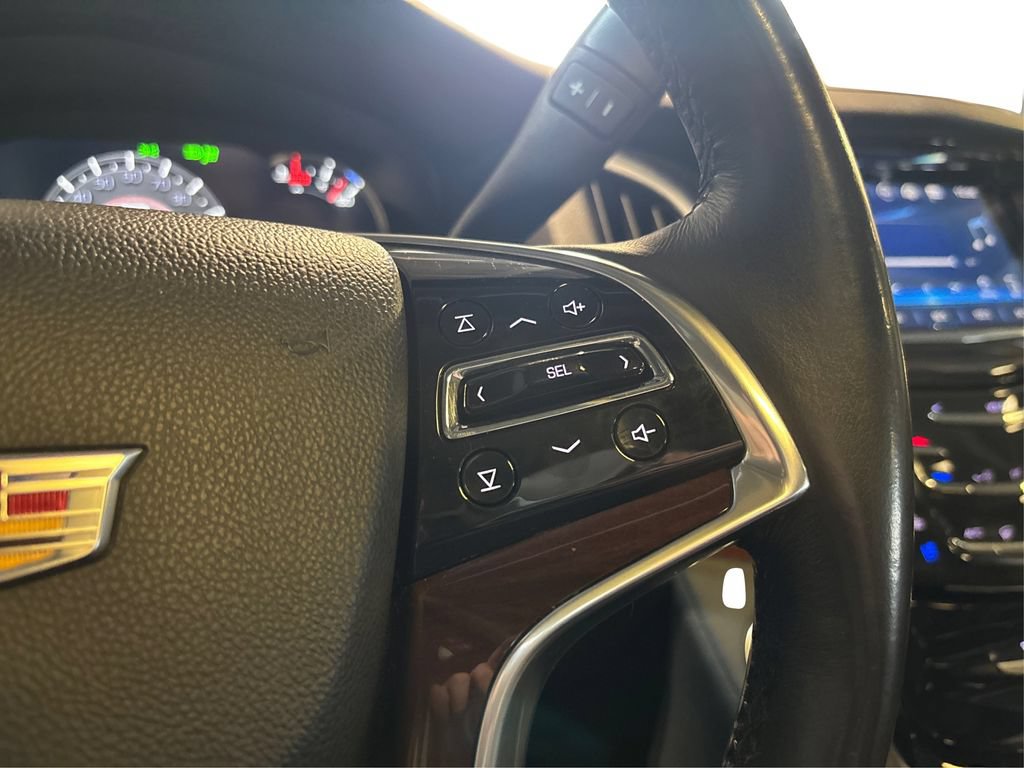 Used 2019 Cadillac Escalade Luxury w/ Escalade Sport Edition AWD/4WD image 35