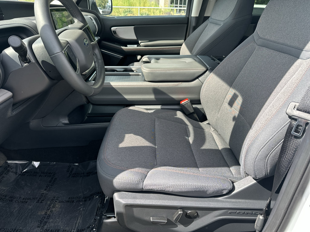 Certified 2025 Ford Expedition Active AWD/4WD image 7